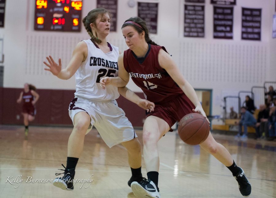Captain Julie Hutchinson driving to the hoop.
Courtesy: Kelly Burneson