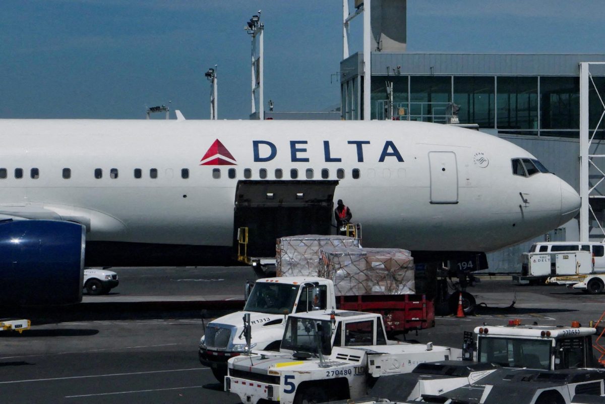 A staff uploads packages on a Delta Air Lines plane at John F. Kennedy International Airport in Queens, New York City, U.S., April 23, 2025. REUTERS/Jeenah Moon/