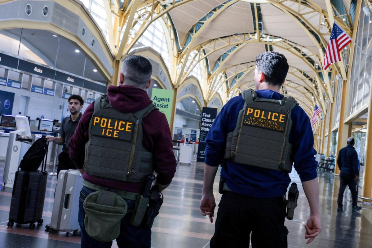 U.S. Immigration and Customs Enforcement (ICE) agents patrol at Washington Reagan National Airport in Arlington, Virginia, U.S., March 24, 2026. REUTERS/Jonathan Ernst